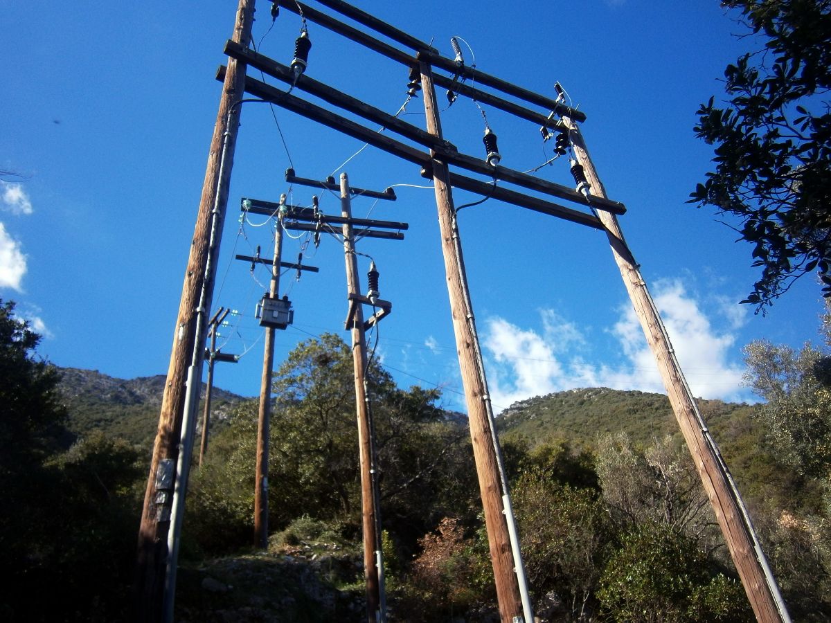 Η ΔΕΗ αντικατέστησε το προβληματικό κομμάτι του δικτύου μεταφοράς ρεύματος στο Μεγανήσι