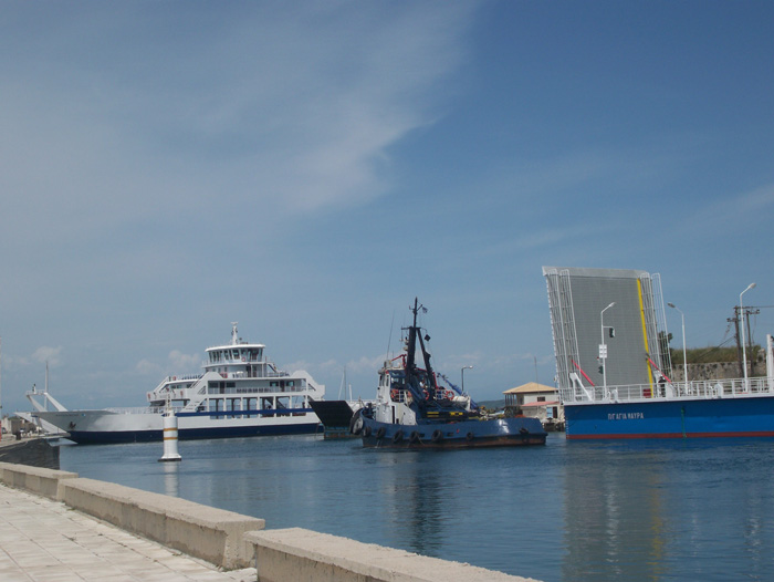 Επέστρεψε η πλωτή γέφυρα της Λευκάδας