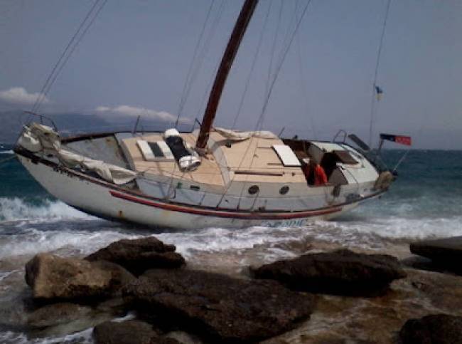 Σκάφος προσέκρουσε στην ξέρα του Σκορπιού