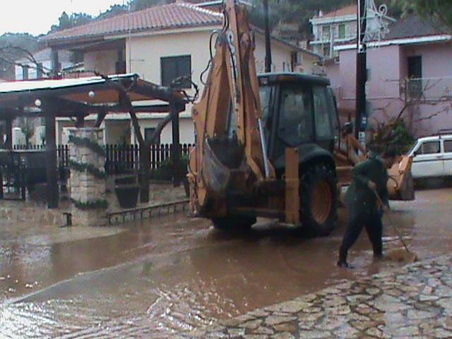 Σοβαρά προβλήματα με την νεροποντή- πλημμύρισε το Βαθύ…