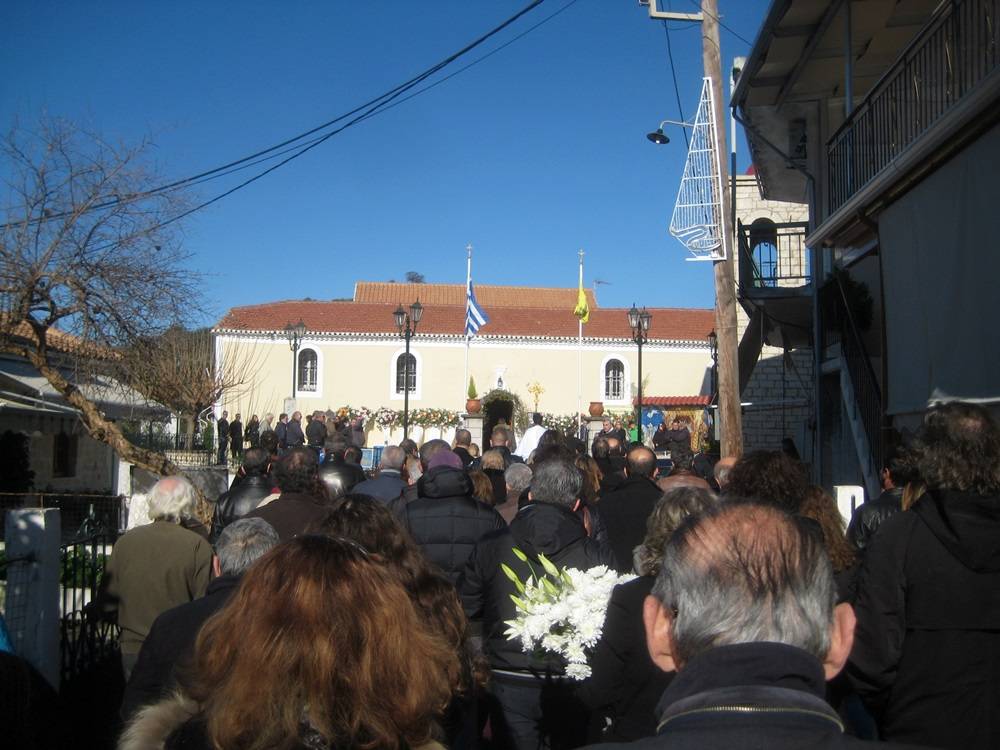 Πλήθος κόσμου συνόδευσε τον Λάμπρο στην τελευταία του έξοδο